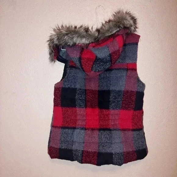 Women's Takara Red and Black Plaid vest with removable Furry hood. Size Medium - Picture 3 of 8